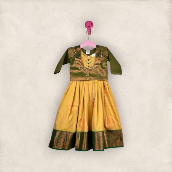 Sandal Soft Silk With Green Coat/7-8 Years